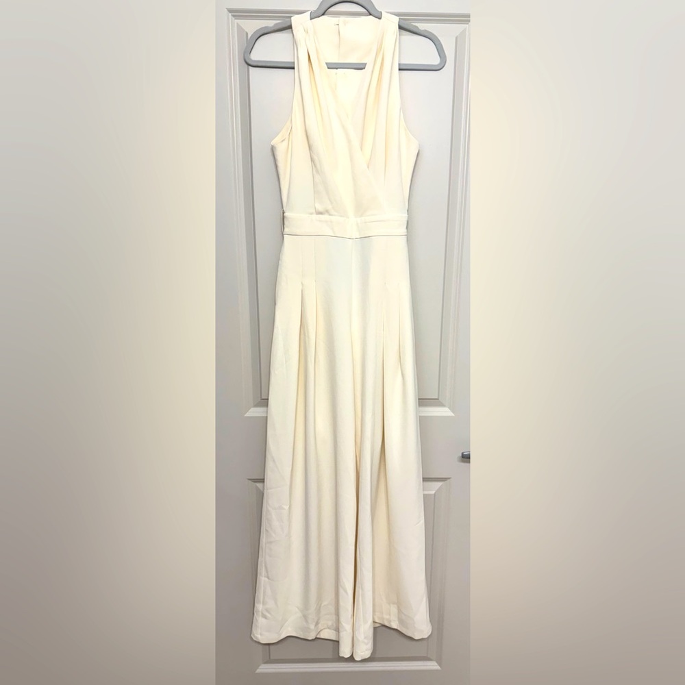NWT Commense Off-White Halter Jumpsuit - Belted
V-Neck - Size M - Picture 5 of 13
